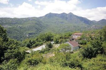 Village House In Sotonici-crmnica