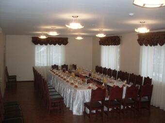 Hostal Surau?i? Sve?i? Namai