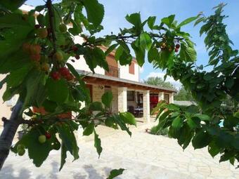 Villa-rossa-mit-pool-fuer-8-personen