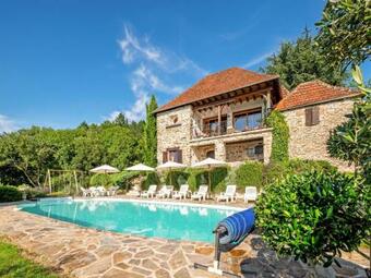 Plush Holiday Home In Altillac With A Private Swimming Pool