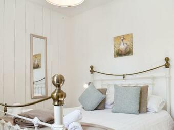 The Nag's Stable - Ukc4136