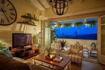 Lianelia Luxury Village House