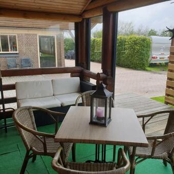 Finse Woning Op Camping De Tulpenweide
