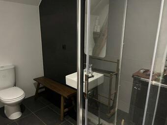 Maison Au Bord De L?eau D?un C�ramiste