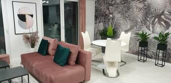 Nowoczesny Apartament Z Gara?em