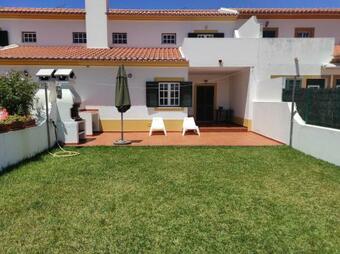 Hostal Ergobeach House