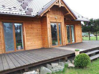 Drewniany Dom W Cudownej Okolicy