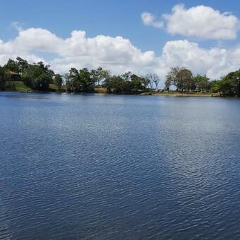 Hostal Makano Lake Caba�as