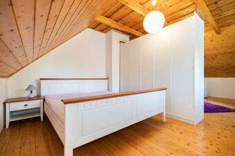 O?aruj�ci Dreven� Dom V Pr�rodnom Prostred�