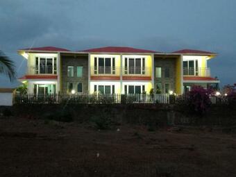 Hotel White Sand Retreat