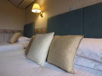 Shaw Hill Hotel Golf And Country Club