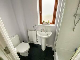 Apartamento Cosy 3 Bedroom 3 Bathroom House With Free Parking, Garden And Smart Tv With Netflix By Yoko Property