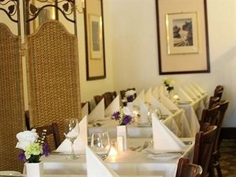 Hostal The Douglas Hotel