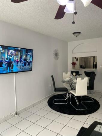 Spacious Apartment In Miami