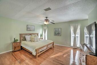 Waterfront Tampa Oasis With Outdoor Bar And Grill