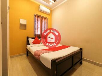 Hotel Oyo 77439 Neomaxian Tower