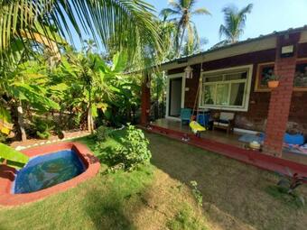 Hostal Bougain Villas