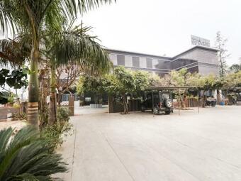 Capital O 65555 Dera Bassi Hotel