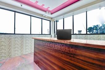 Oyo 48837 Hotel Suvarna