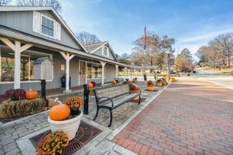 The Holly House In Downtown Demorest Home