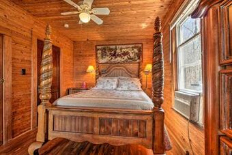 Secluded Ridgetop Hideaway With Valley Views!