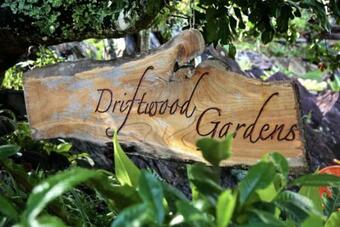 Driftwood Villa's - Scotts Head