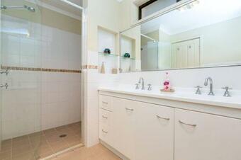 Loralyn - Waterfront, Wheelchair Accessible