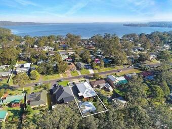Luxury Spacious Entertaining Areas And Close To Hyams Beach