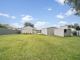 300 Metres From The Boat Ramp With A Big Yard And Parking