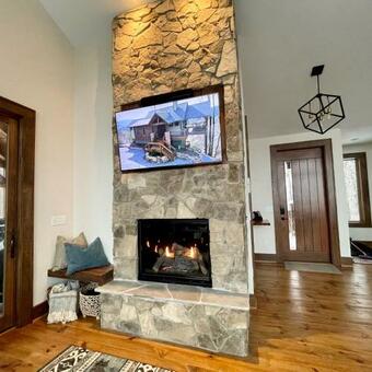 Modern Mountain Getaway, Pet Friendly, Wifi, Long Range Sunset Views - Golden Eagle Landing Cabin