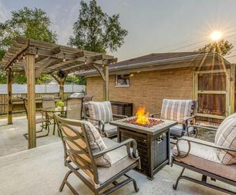 Modern Beach Bungalow, Firepit, Foosball, Hot Tub, In Dunes Natl Park