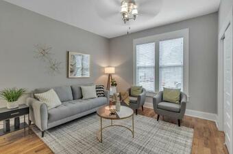 Recently Renovated Home In The Heart Of Bellevue! Home