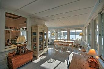 Charming Waterfront Winter Harbor Cottage With Views!