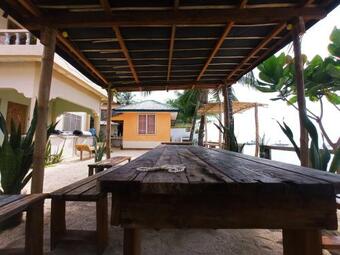Apartamento One Beachfront Room In Daanbantayan With Stand Fan