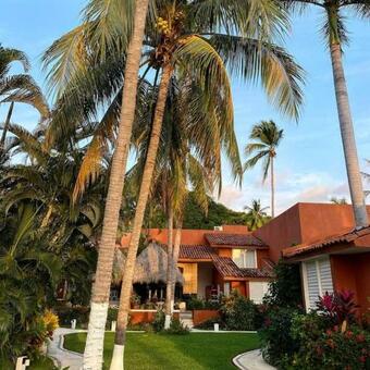 Tropical 4 Bedroom Beach House With Pool