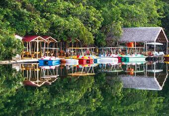 Papa Tasi Lakeside Hotel And Park