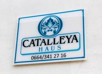 Hostal Catalleya Haus