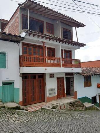 Apartamento Con Buena Ubicaci�n Y Estacionamiento