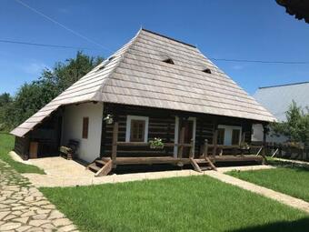 Hostal Casa Strabunicului