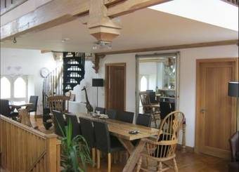 Hostal The Old Church