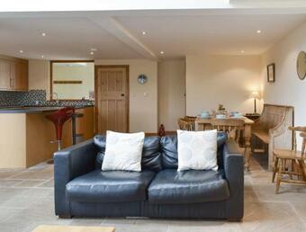 Tewitt Cottage - Uk12311