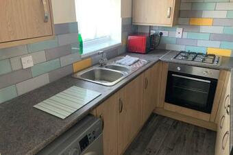 'the Rockingham' 4 Double Beds, Netflix Tvs, Wifi, Parking