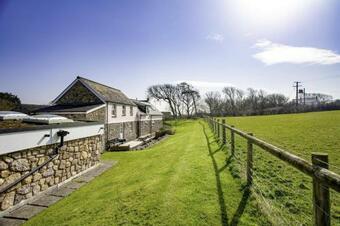 Bunk House - 4 Bedroom - Llangenith
