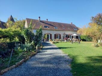 Villa Maison Cluis, 5 Pi�ces, 8 Personnes - Fr-1-591-297