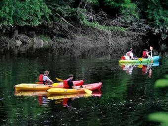 Cosy Holiday Home With Terrace And Garden Near Quimperl�.