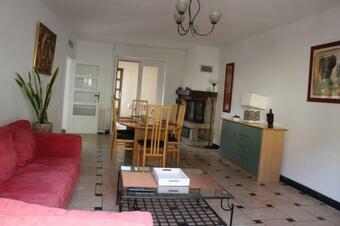 Grande Maison Dans Village Viticole