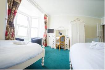 Hostal Queensbridge Hotel