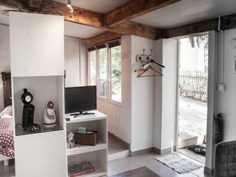 L'abri Et L'atelier Du Jas