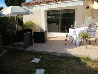 Maison De 2 Chambres Avec Piscine Partagee Jardin Clos Et Wifi A Eyguieres