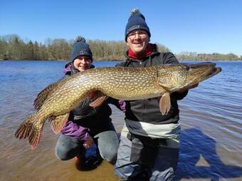 Cabanes Lacustra A L'etang De La Ramade